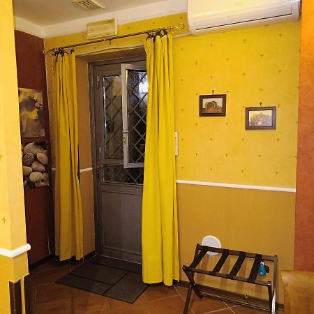 22кв.м 1, 1 баня в Исторически център Наполи Екстериор снимка